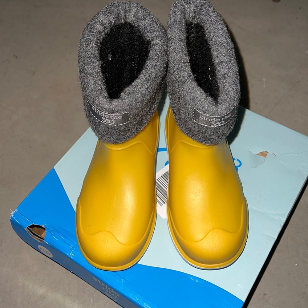 Stride Rite 360 size 11 waterproof boots